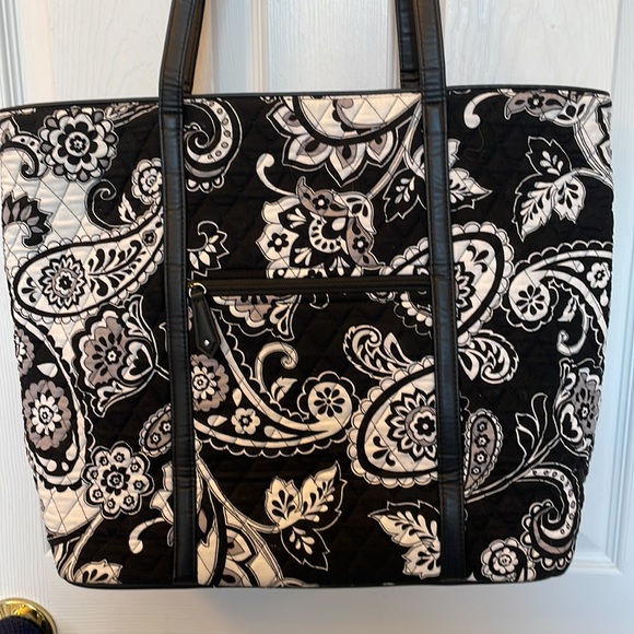 Vera Bradley trimmed vera tote in midnight paisley new with tags - Picture 3 of 10